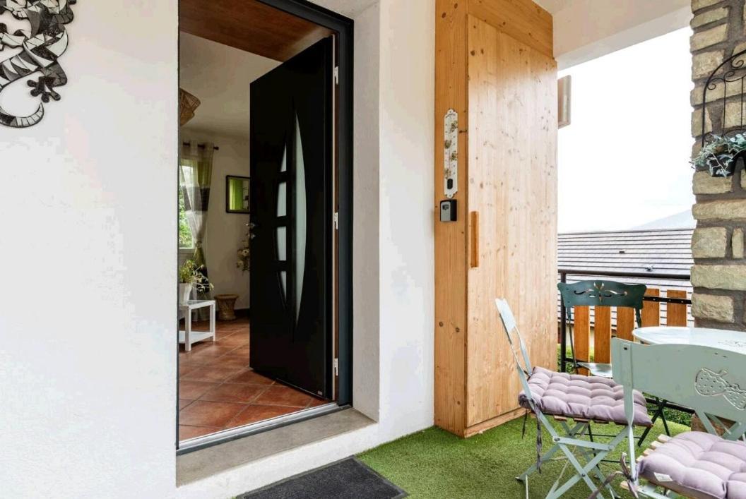 Jolie Appart T4 La Zoune Avec Jardin 8 Personnes Chorges Exterior photo